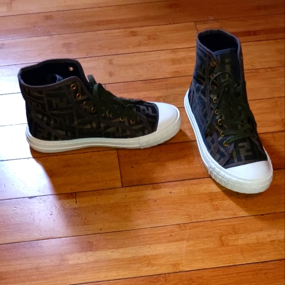 Authentic Fendi Hi top Sneakers Mens Sz 10 Womens 11.UNISEX